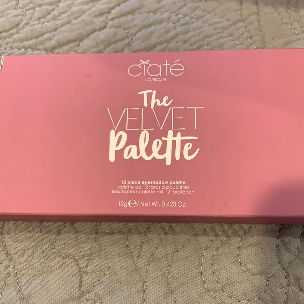 Gorgeous eye palette with metallics and mattes